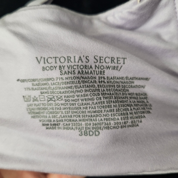 Victoria's Secret no wire bra. 38DD. - Picture 2 of 3
